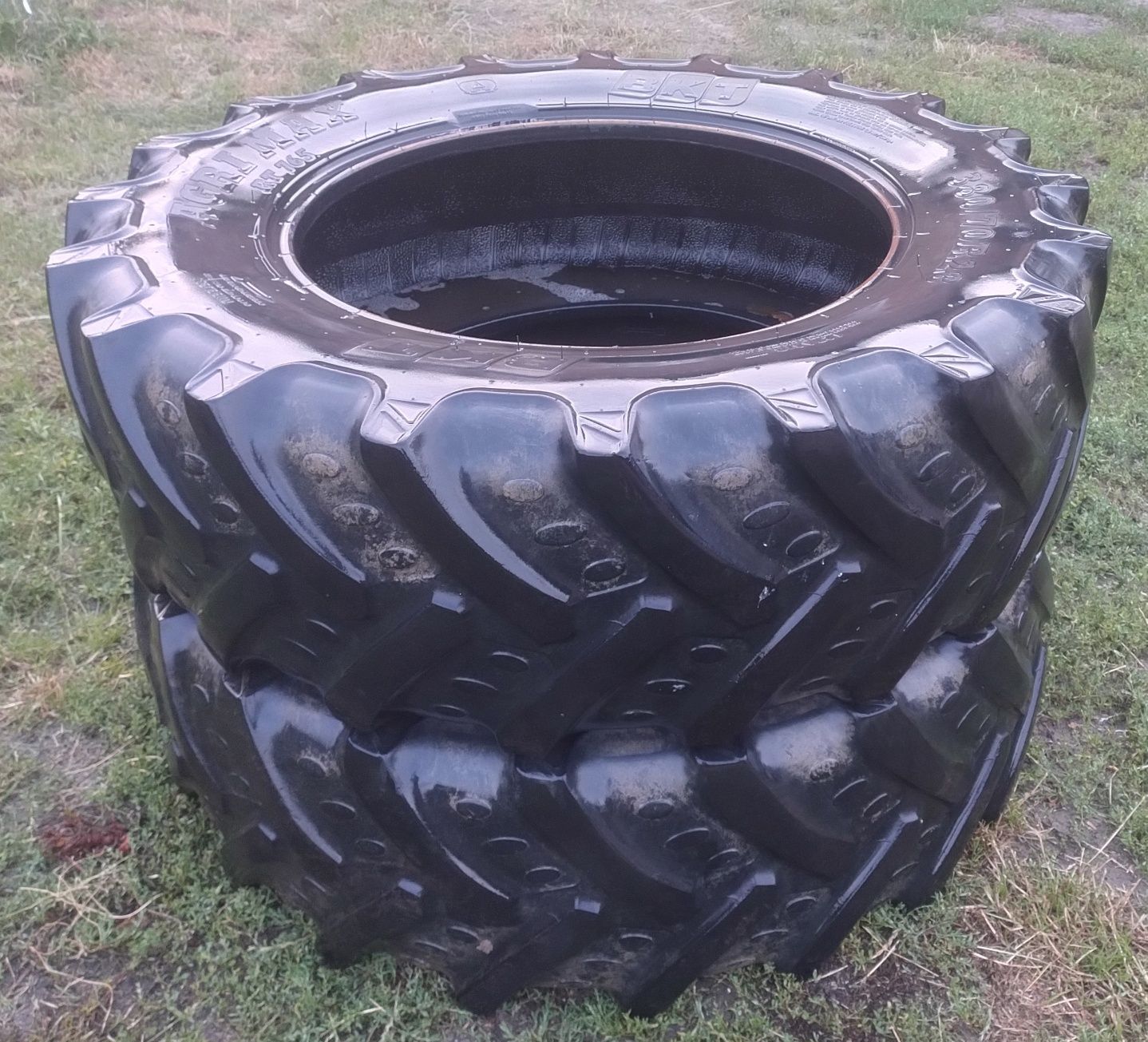 Opony 380/70 R28 BKT