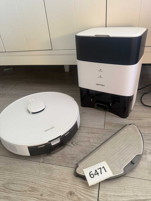 Robot sprządający ze stacją opróżniania oraz nakładką mopującą (6471-s