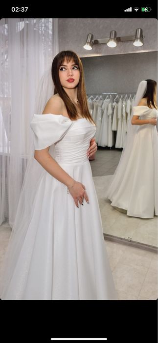 Весільна сукня в гарному стані ( дуже гарна- фото не передають )