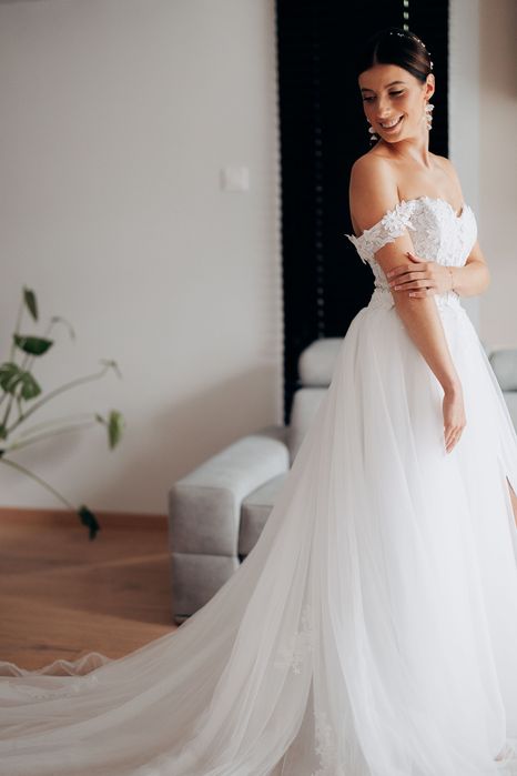 Suknia ślubna rozm. 34 z odpinanym trenem i ramiączkami