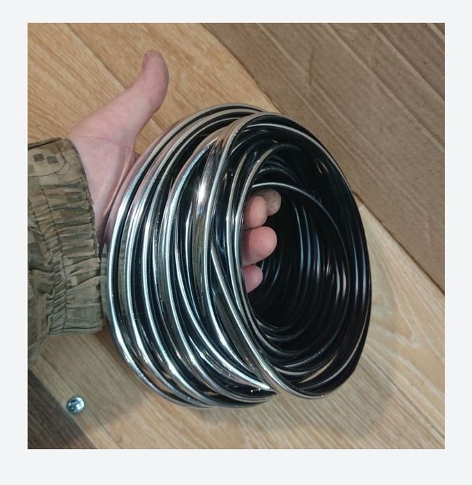 Молдинги автомобильный.
Заводской. 
Если нужно детальный метраж, пишит