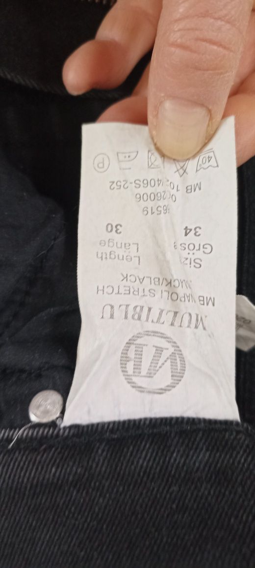 Czarne jeansy marki Multiblue rozmiar 34/30