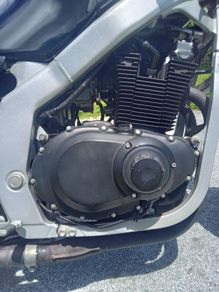Suzuki gs500e impecável