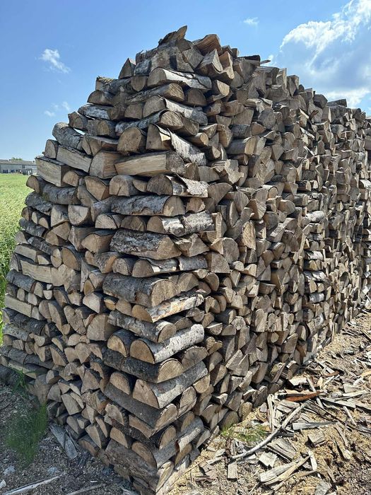 UKŁADANE SUCHE DREWNO opałowe kominkowe
