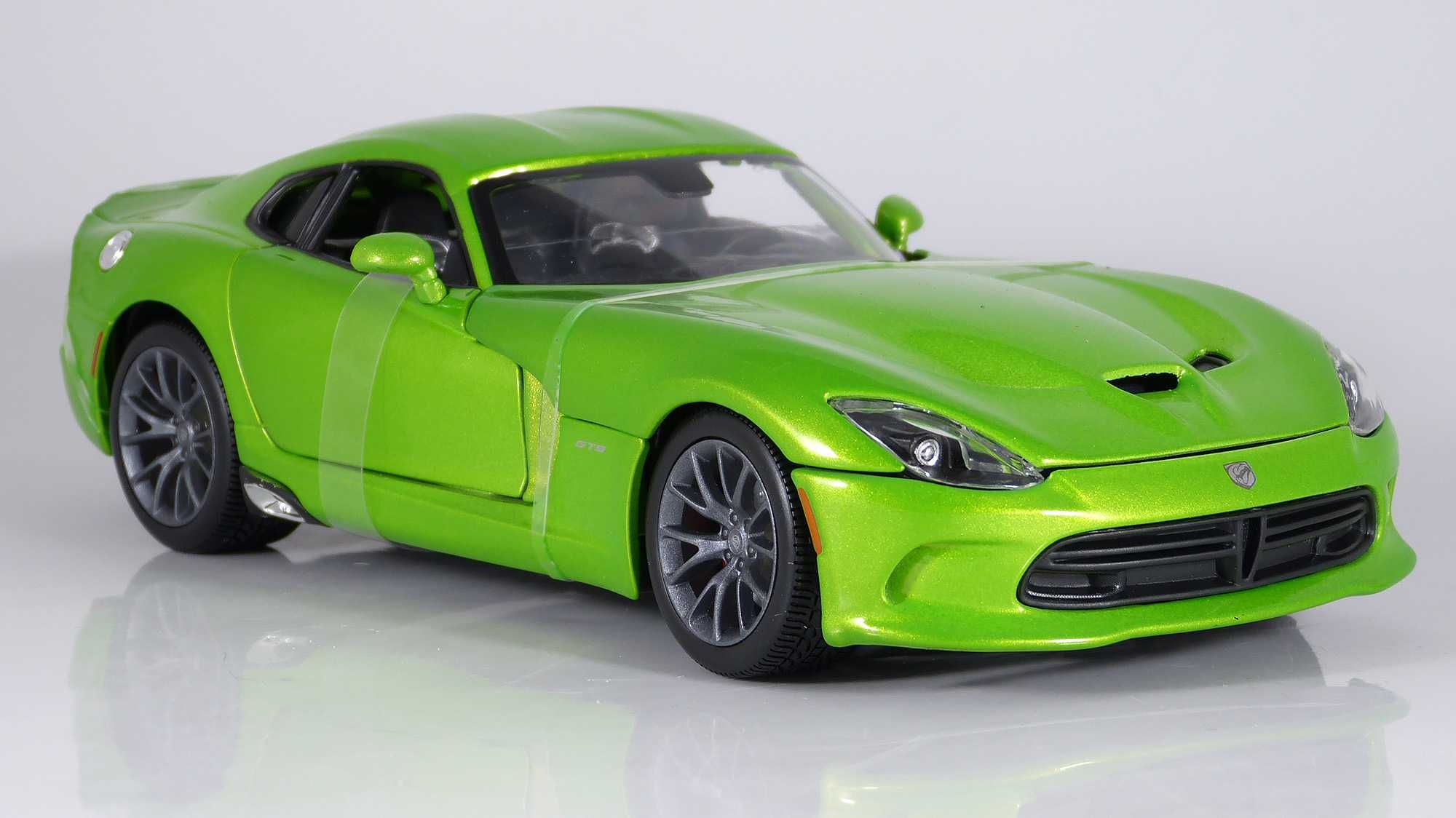 Model 1:18 Maisto Dodge Viper SRT GTS green