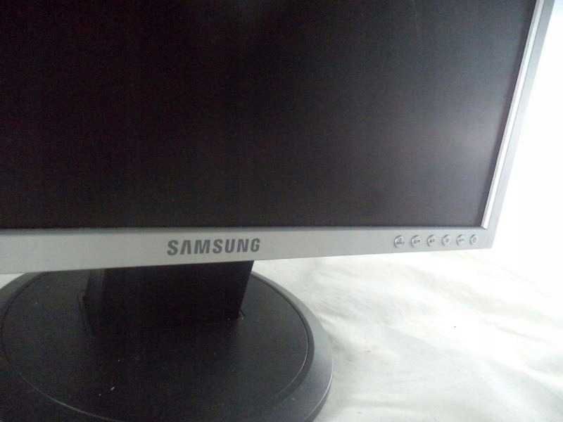 Samsung SyncMaster SM 923NW monitor 19''