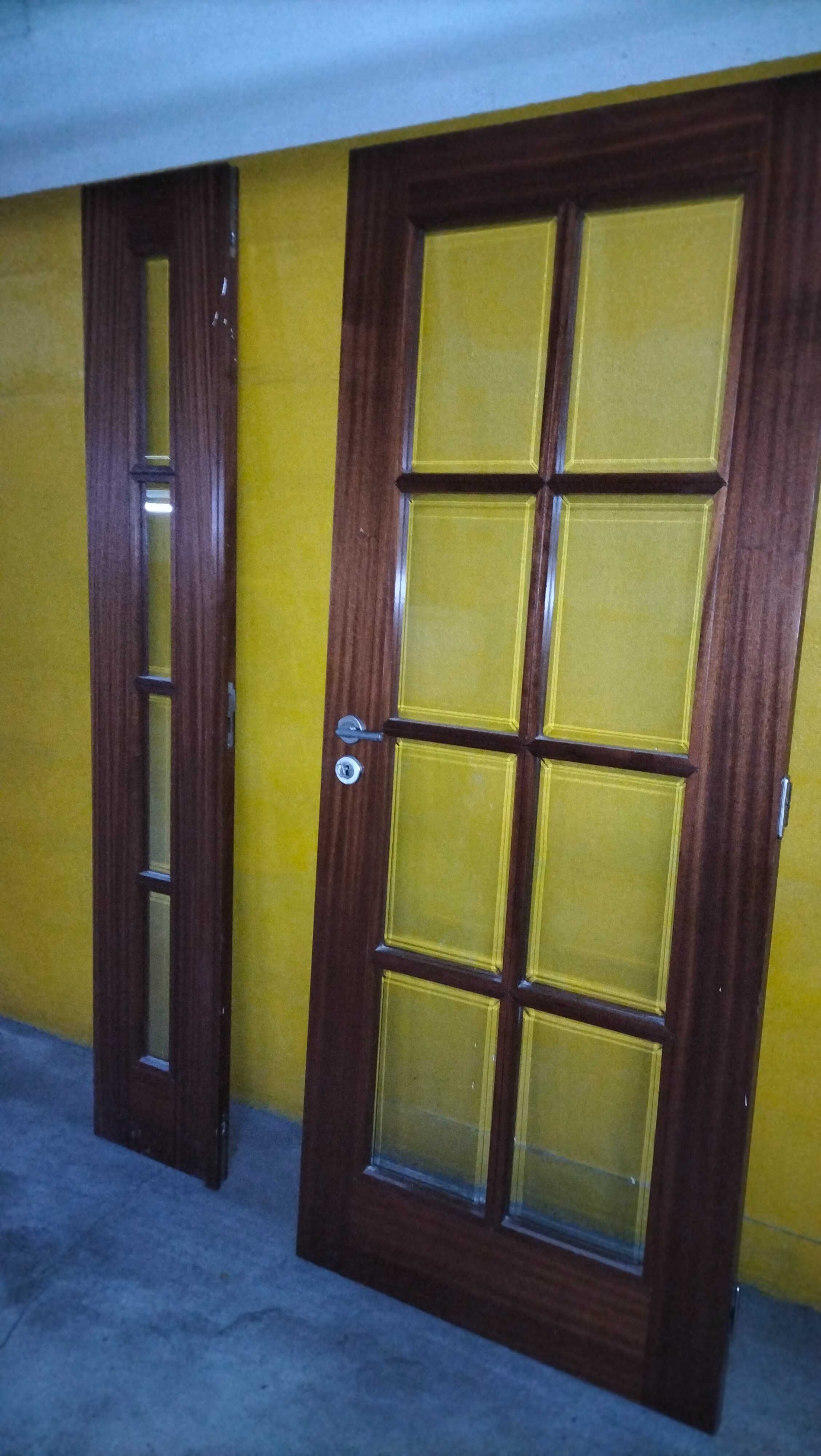 Vendo Portas madeira maciça em excelente estado
