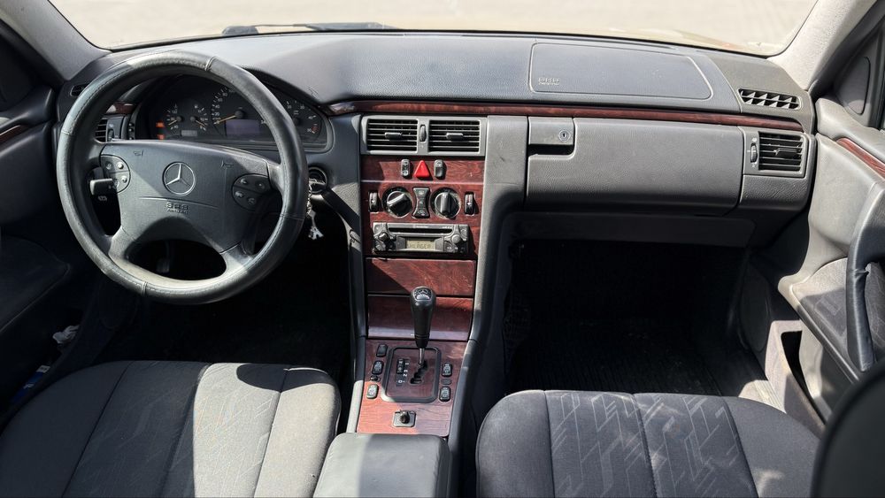 Mercedes-benz w210