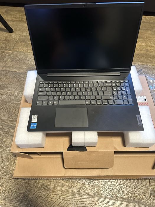 Laptop lenovo V15 G2 ITL Nowy !!!