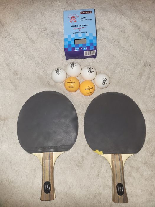 Paletki STIGA do Ping-Ponga wraz z zestawem piłeczek.