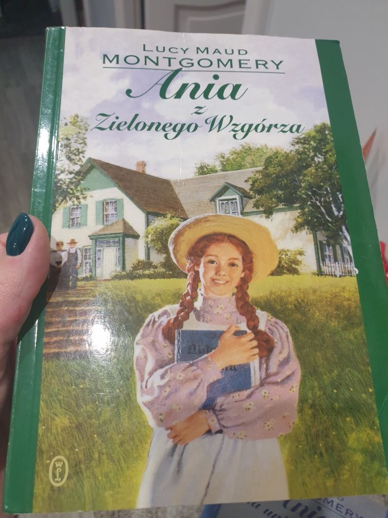Seria książek Ania z Zielonego Wzgórza i Ania na uniwersytecie