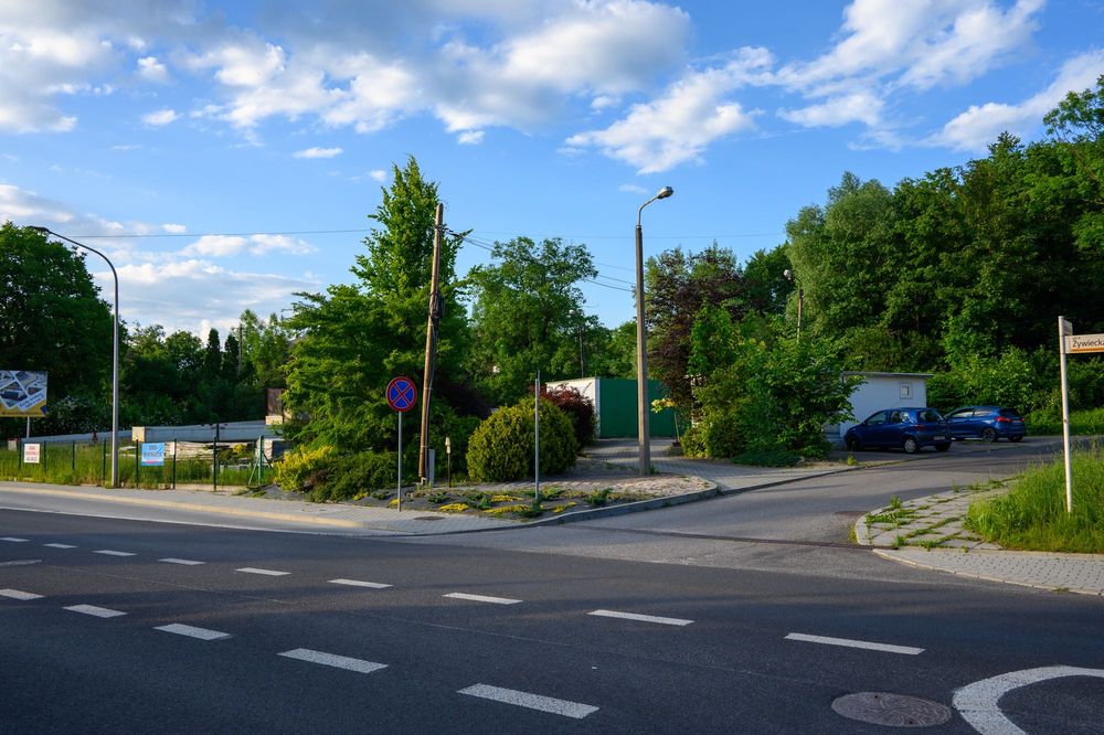 Działka 1500m2 przy Żywieckiej, magazyn, pomieszczenie biurowe.