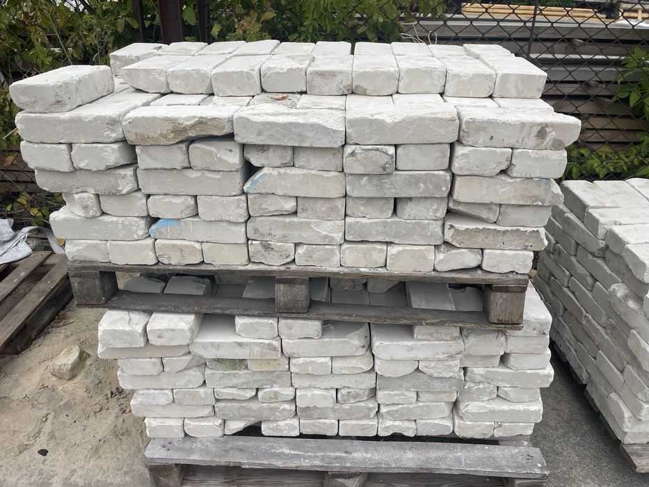 Цегла бувша у використанні вся ціла , можлива доставка