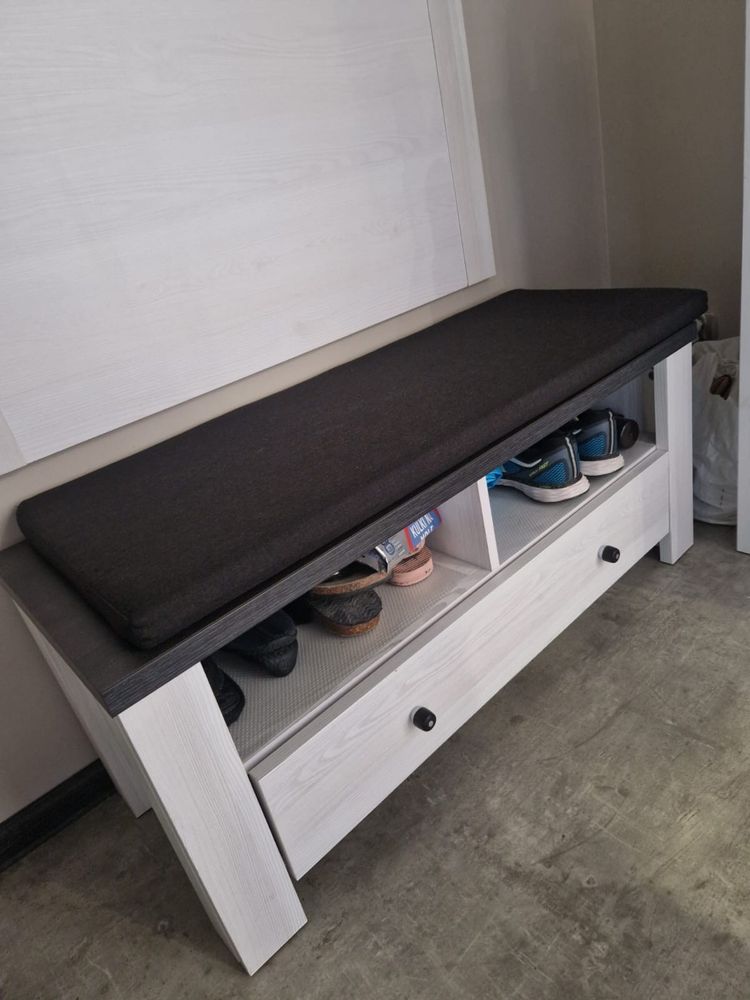 Komplet mebli do przedpokoju z lustrem