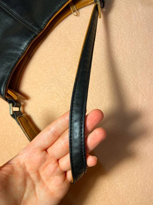 Чорна сумка багет з еко-шкіри