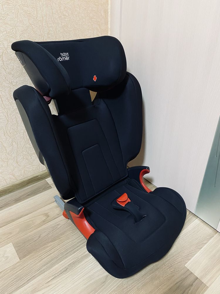 Автокресло-Бустер Britax-Romer Kidfix 2 R с 3 до 12 лет