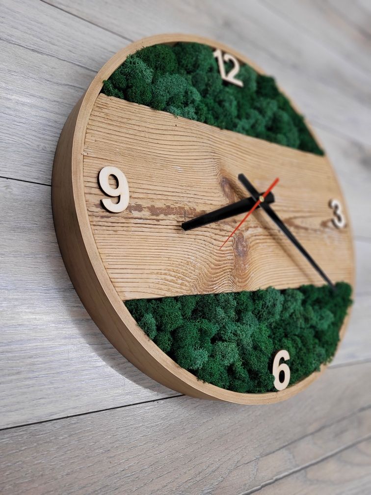 Zegar ścienny połączenie starego drewna z mchem śr  40 cm i wys 5cm