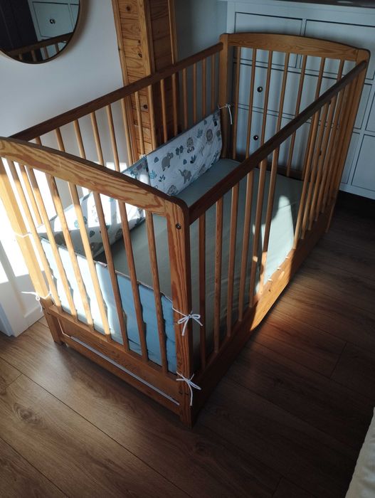 Łóżeczko drewniane niemowlęce 120x60 + materac i akcesoria do spania