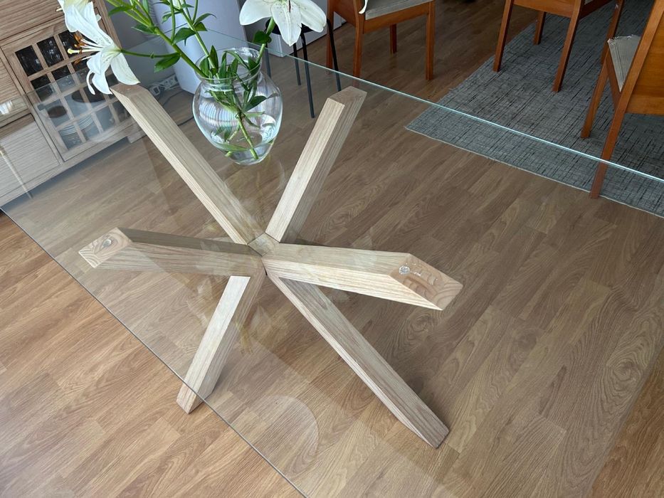 Mesa de jantar com tampo de vidro