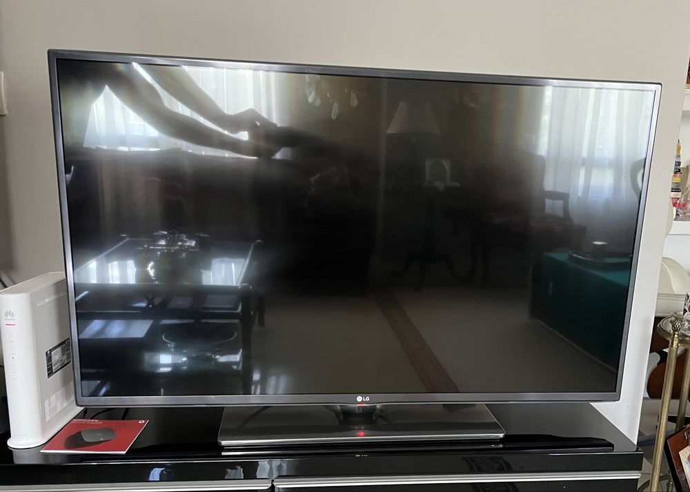 LG TV -> 42LF652V‑ZA (Full HD 42”)