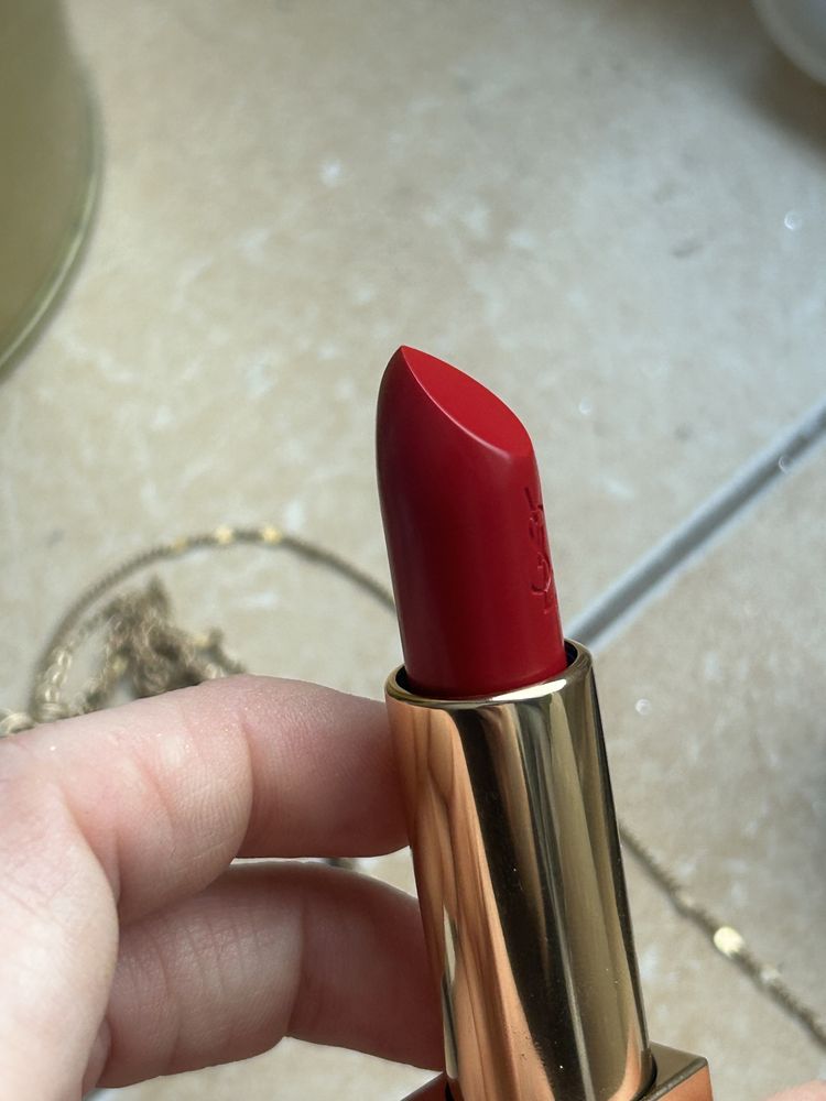 YSL rouge pur couture pomadka czerwona szminka ives saint laurent