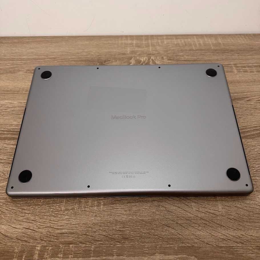 Macbook Pro 16" 2021 M1 Pro / 16Gb DDR5 / SSD 512Gb (код: M0656)