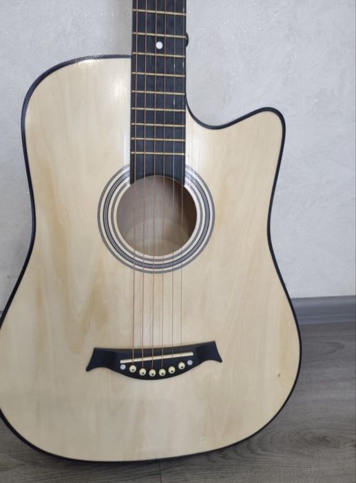 Нова Акустична 6 струнна гітара