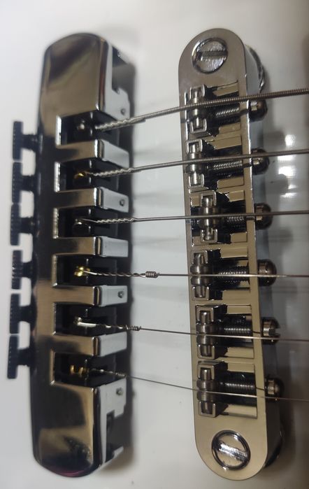 Продам гитару с кофром