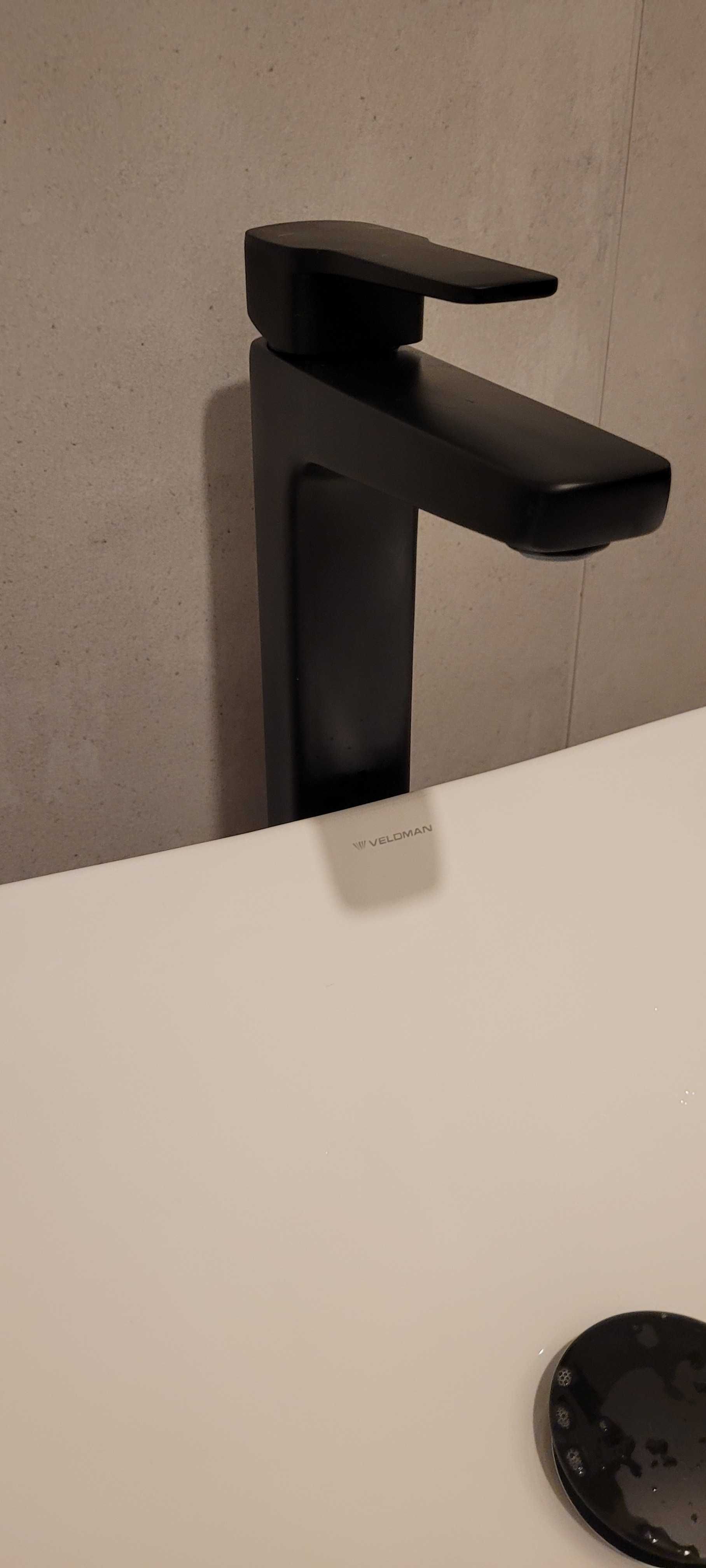Bateria umywalkowa łazienkowa czarna wysoka