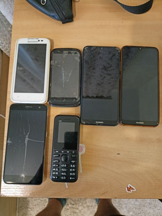 Комплект Телефони і смартфони