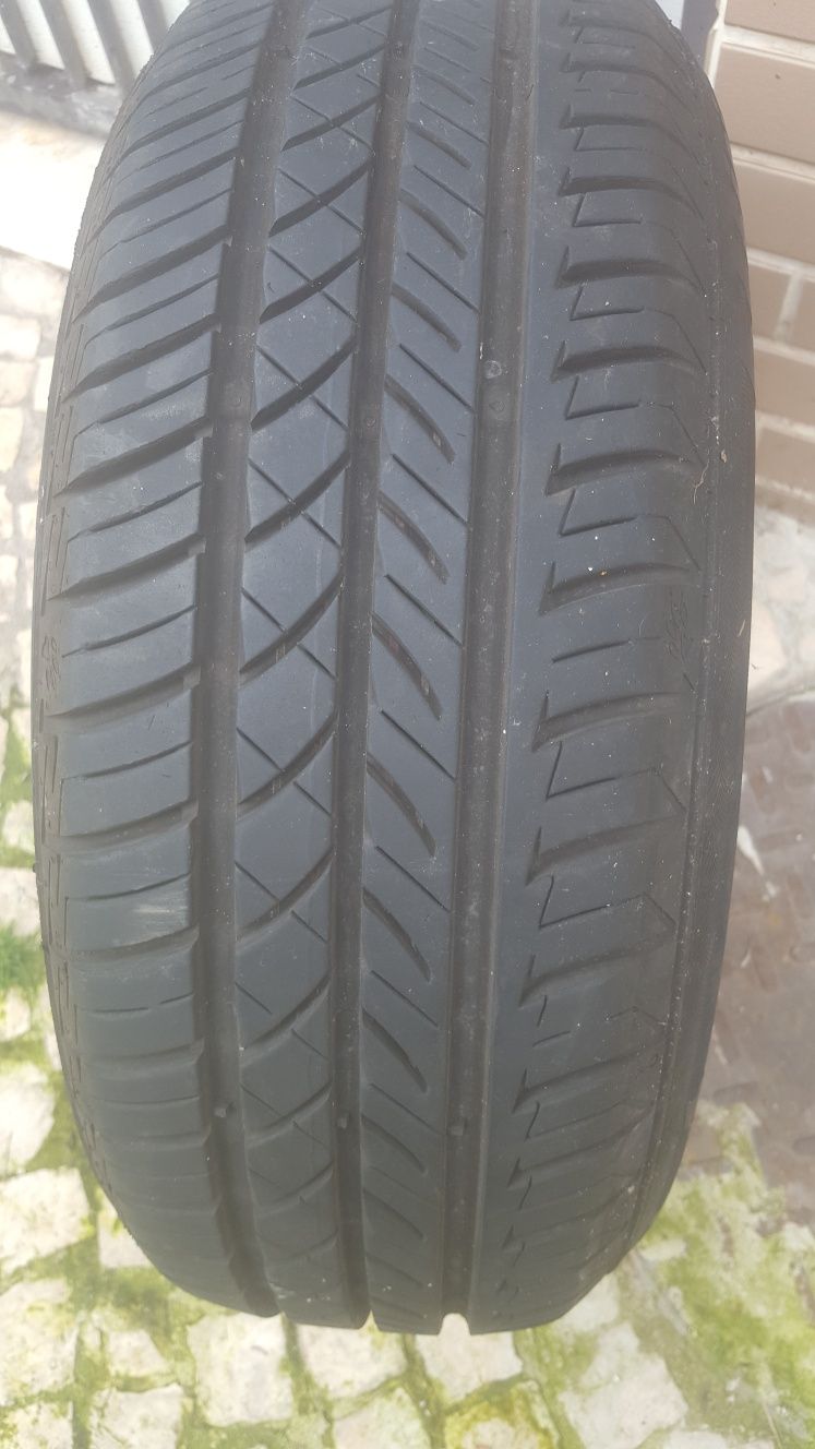 1 pneu  185 /60 R /15  teve pouco uso