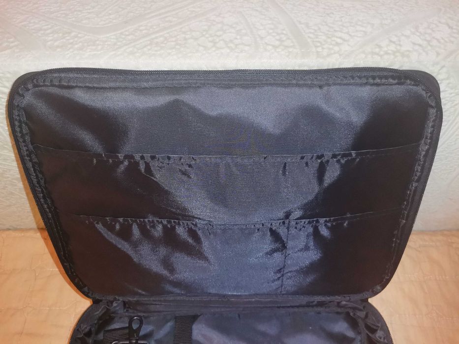 Сумка для ноутбука под 16 дюймов Acme  новая.