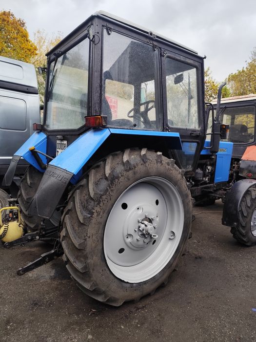 Трактор МТЗ на ходу