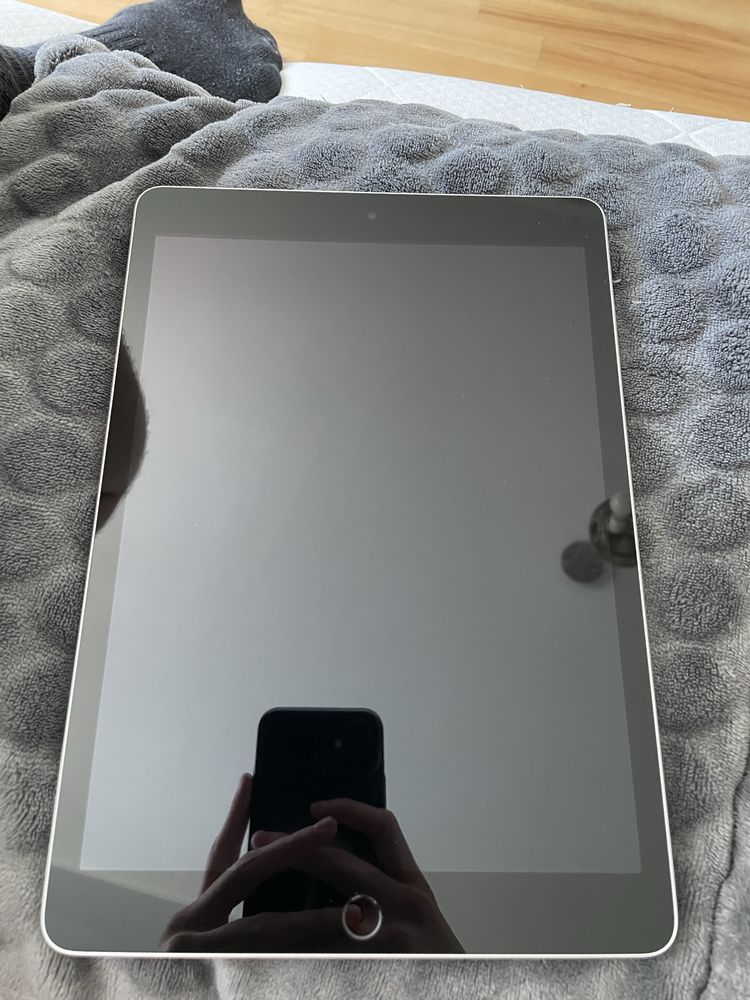 Ipad generacja 9 + pudelko