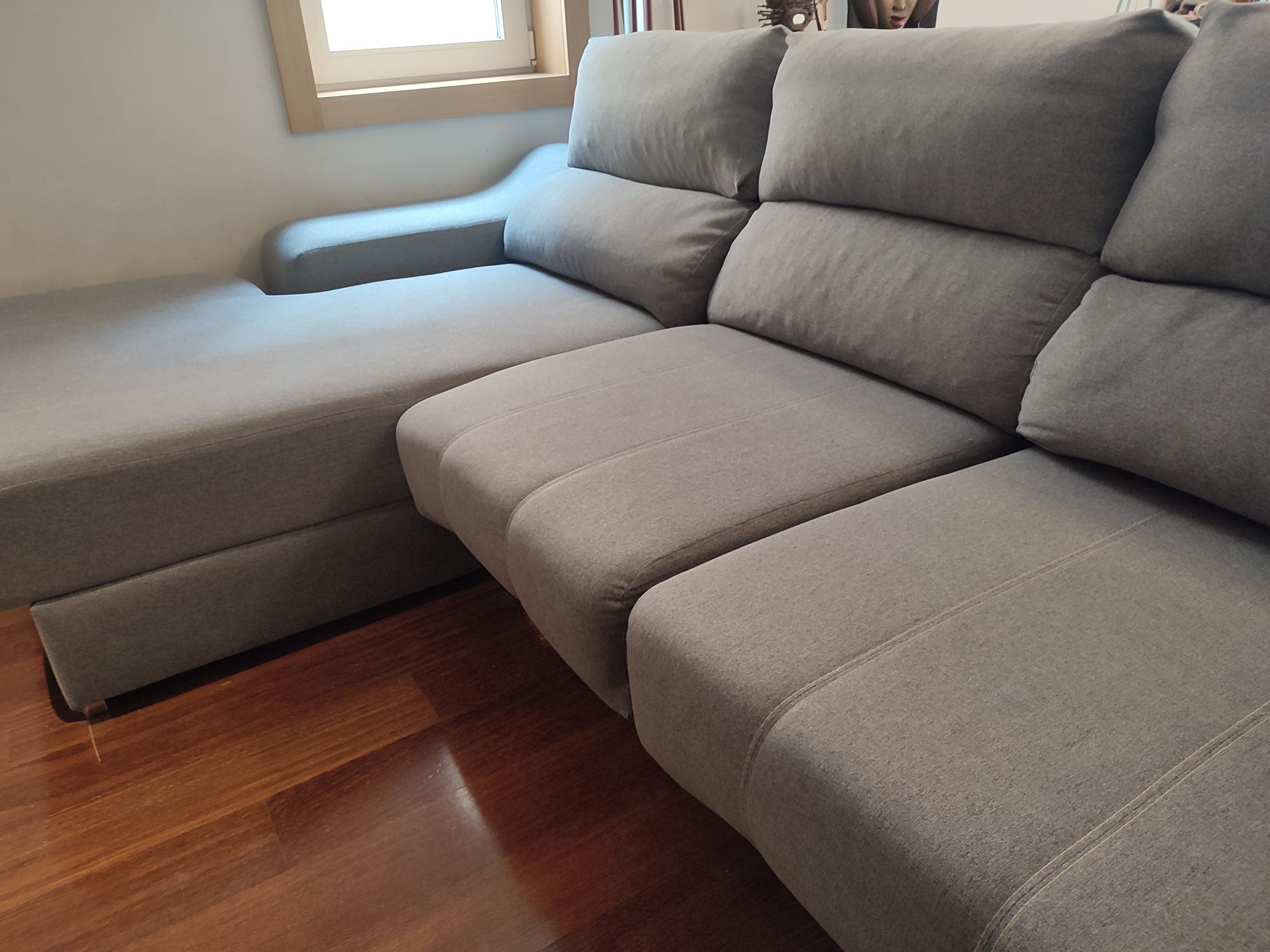 Sofá com chaise lounge cinzento
