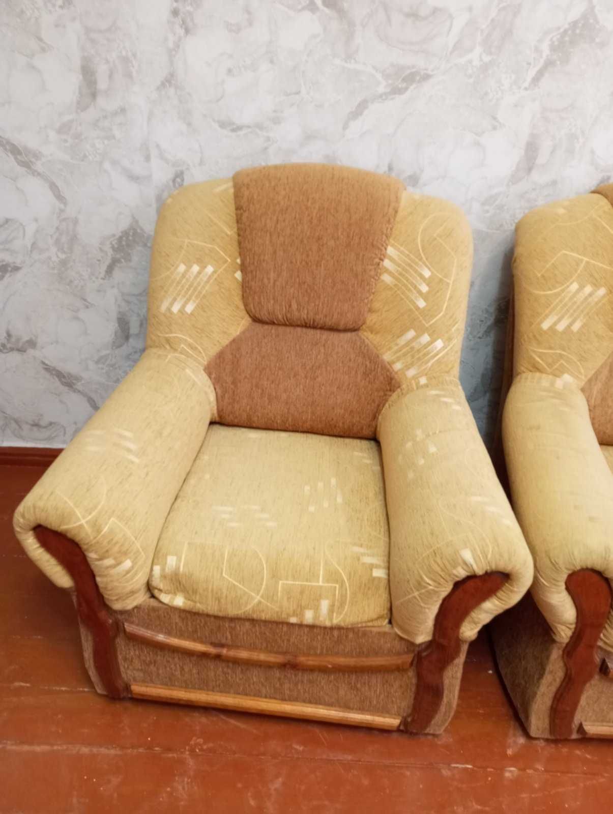 Диван та два крісла