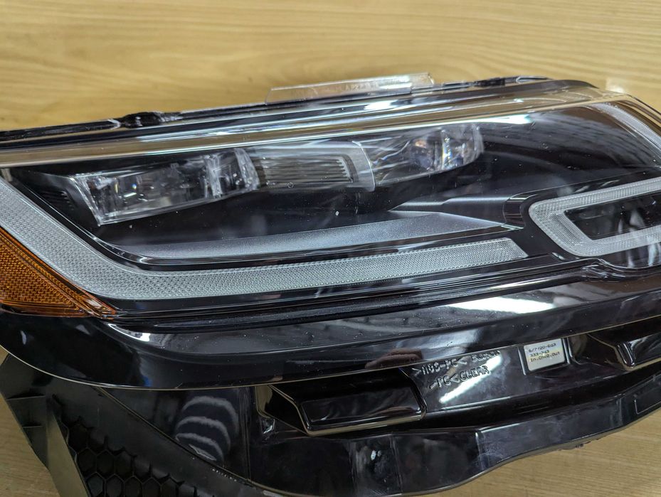 Фара права Range Rover Velar