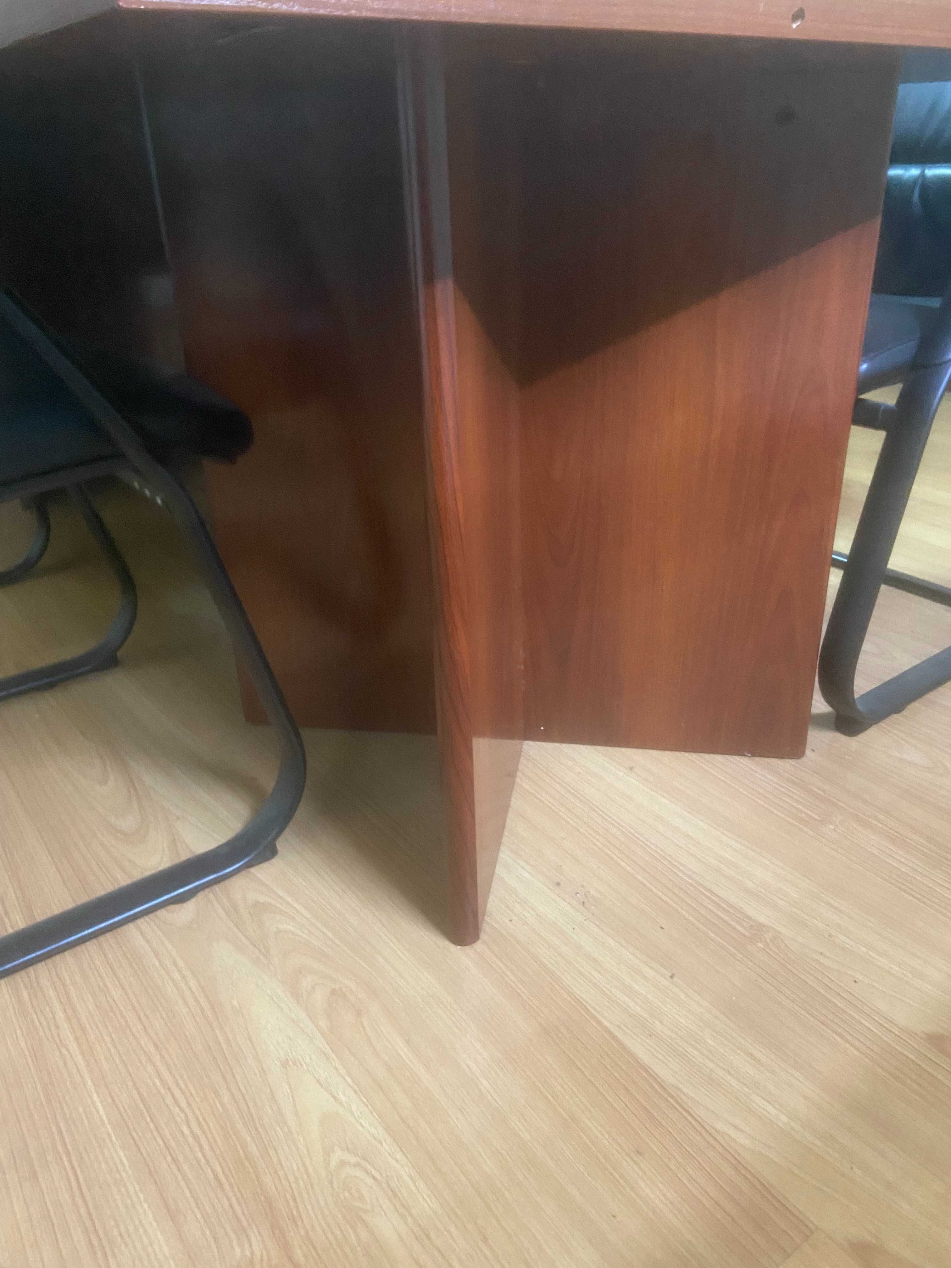 Mesa de Reuniões + 5 cadeiras