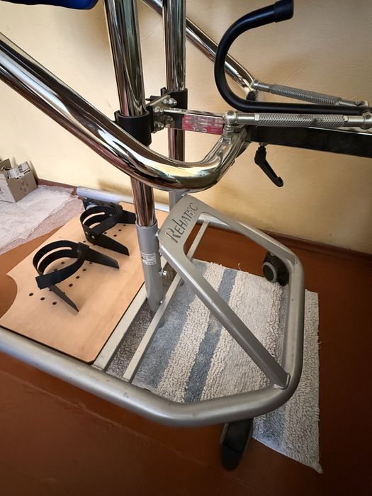 Вертикалізатор, коліноупор, для реабілітації дорослого або підлітка,