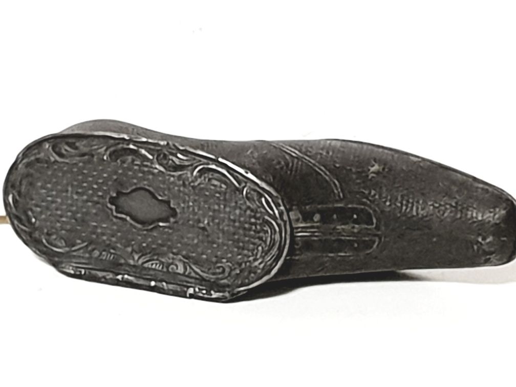 Antiga caixa fosforeira / snuff Arte Nova em forma de um sapato