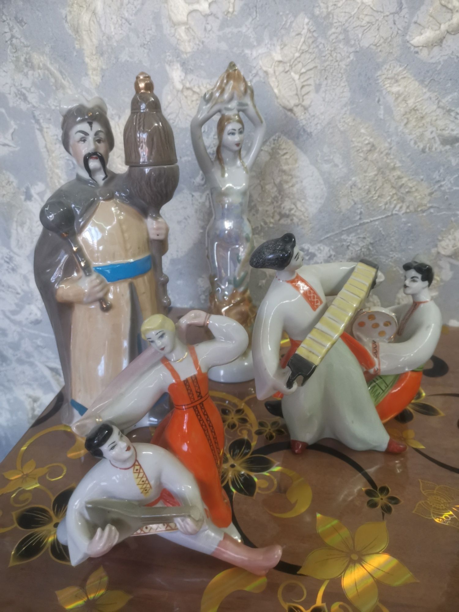 Статуэтки фарфор