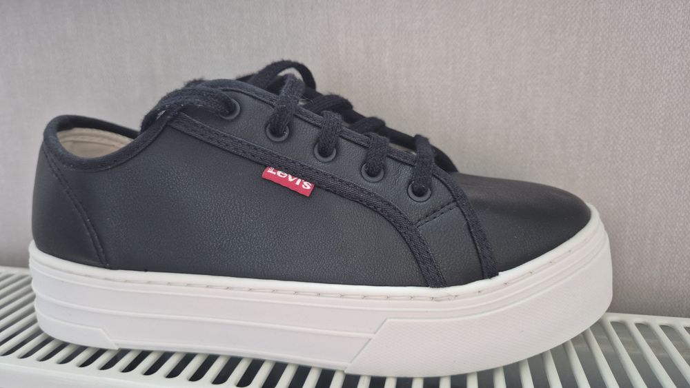 Жіноче взуття Levi’s