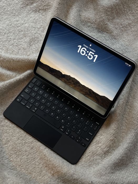 iPad Pro 11” (3. generacji) + Magic Keyboard, 512 GB Wi-Fi