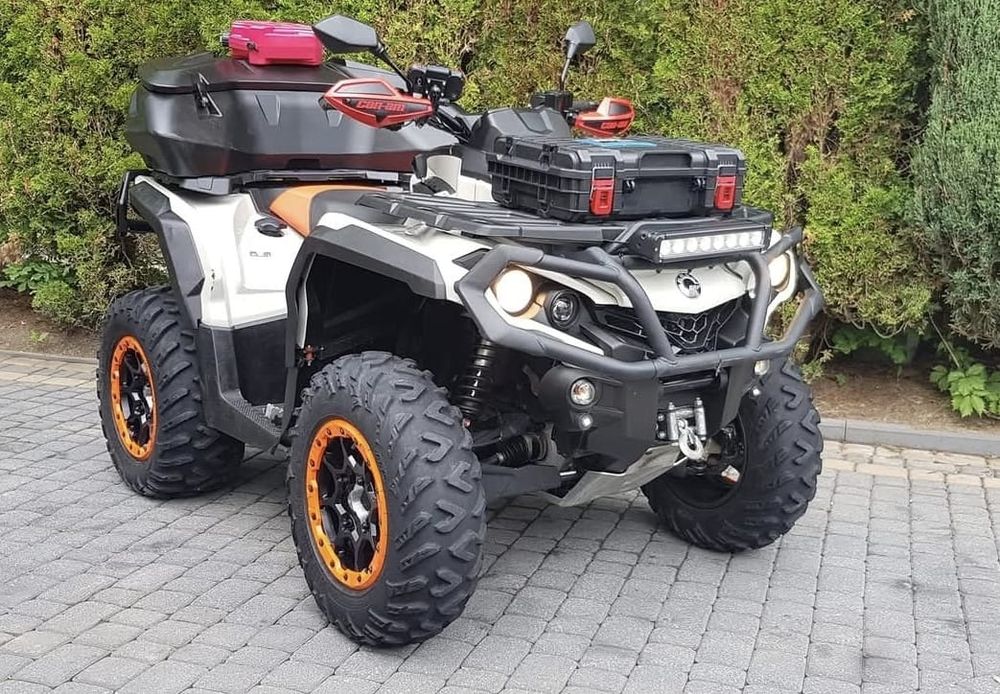 Can-am autlander rok 2022 ,     3000km kupiony w polskim salonie