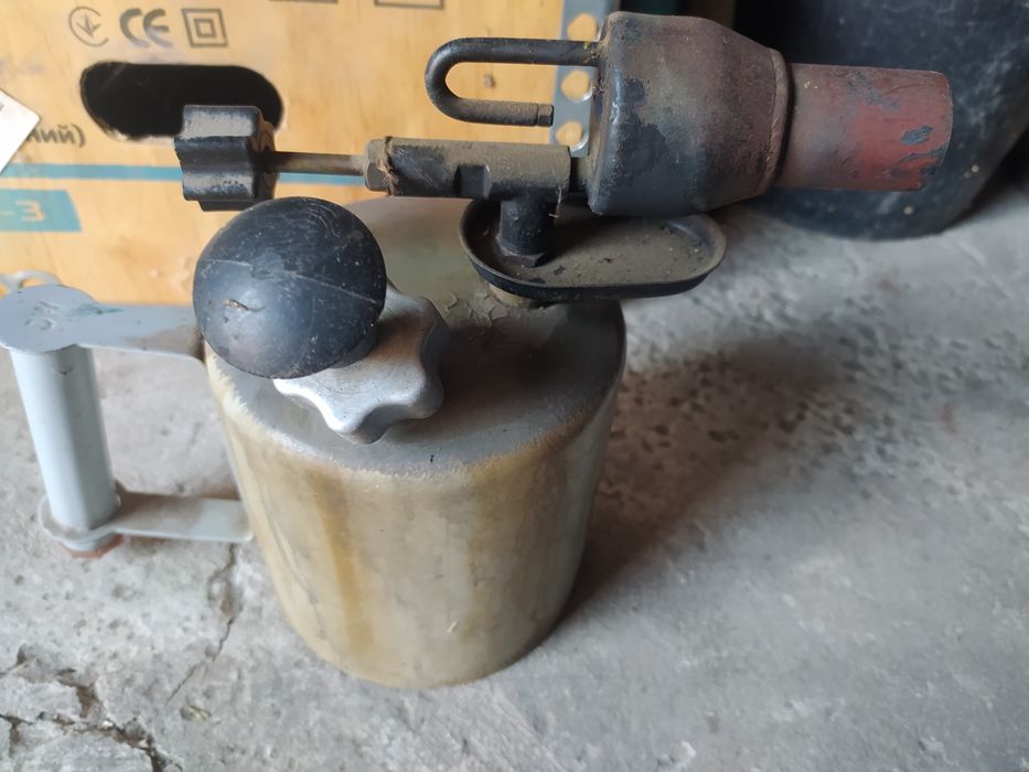 Паяльна лампа    .