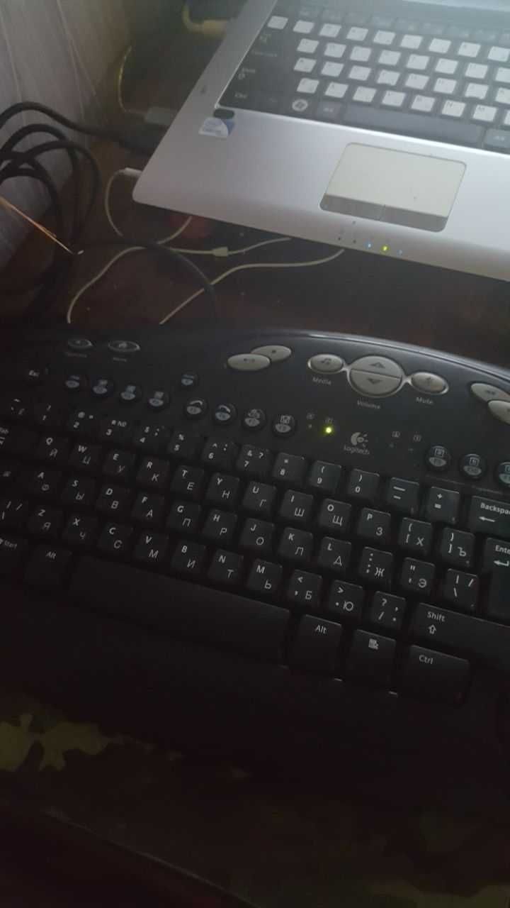 Продам клавиатуру Logitech Media Keyboard Model Y-BH52 Black