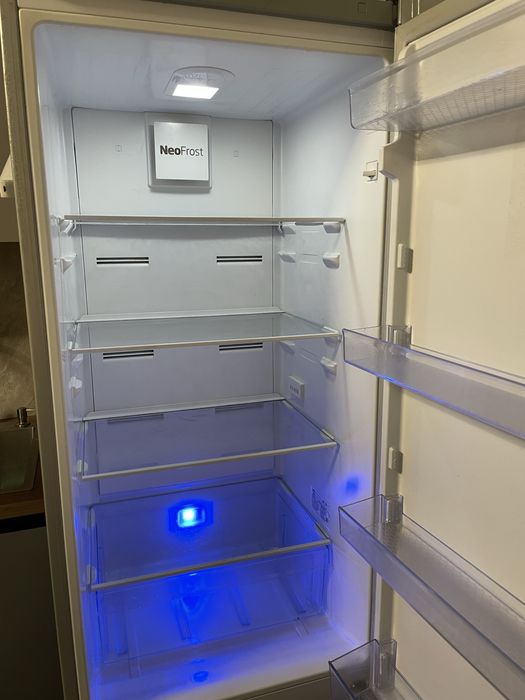 Двокамерний холодильник Beko, no frost