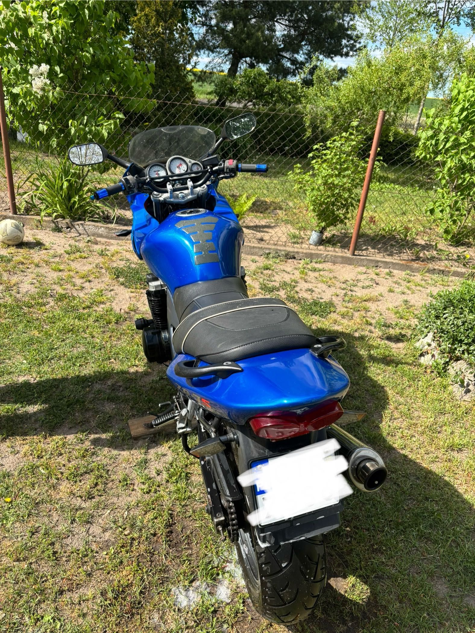 Kawasaki ZR 750 .