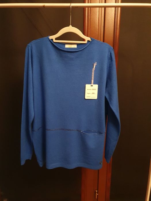 Cienki niebieski sweter