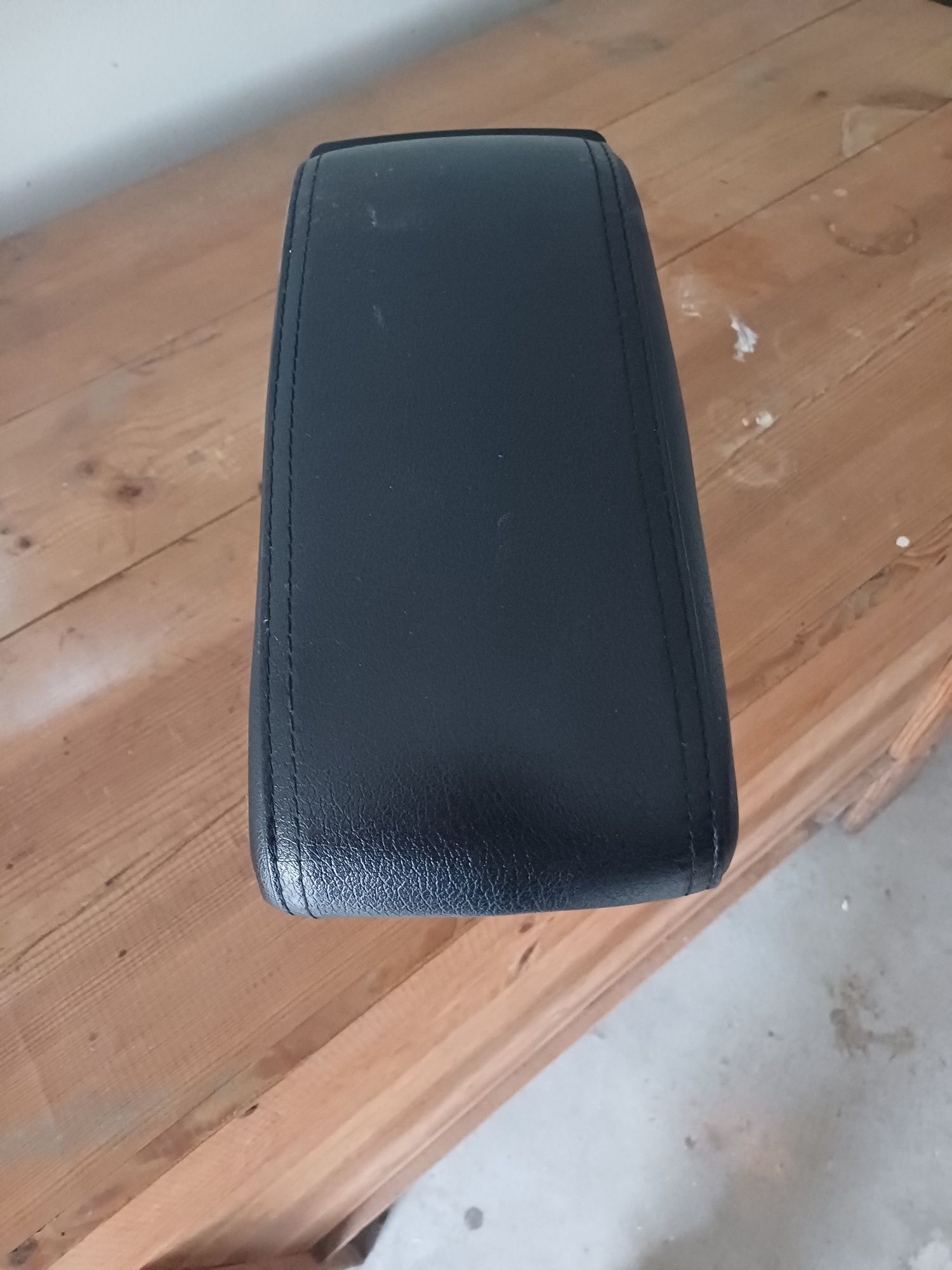 Apoio de braço para o carro